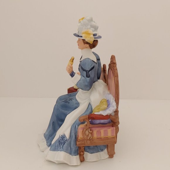 Mrs. Albee 1992 Award [ Congratulations]  Figurine By Avon - Picture 4 of 8